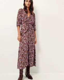 Sale Nylia v Robes