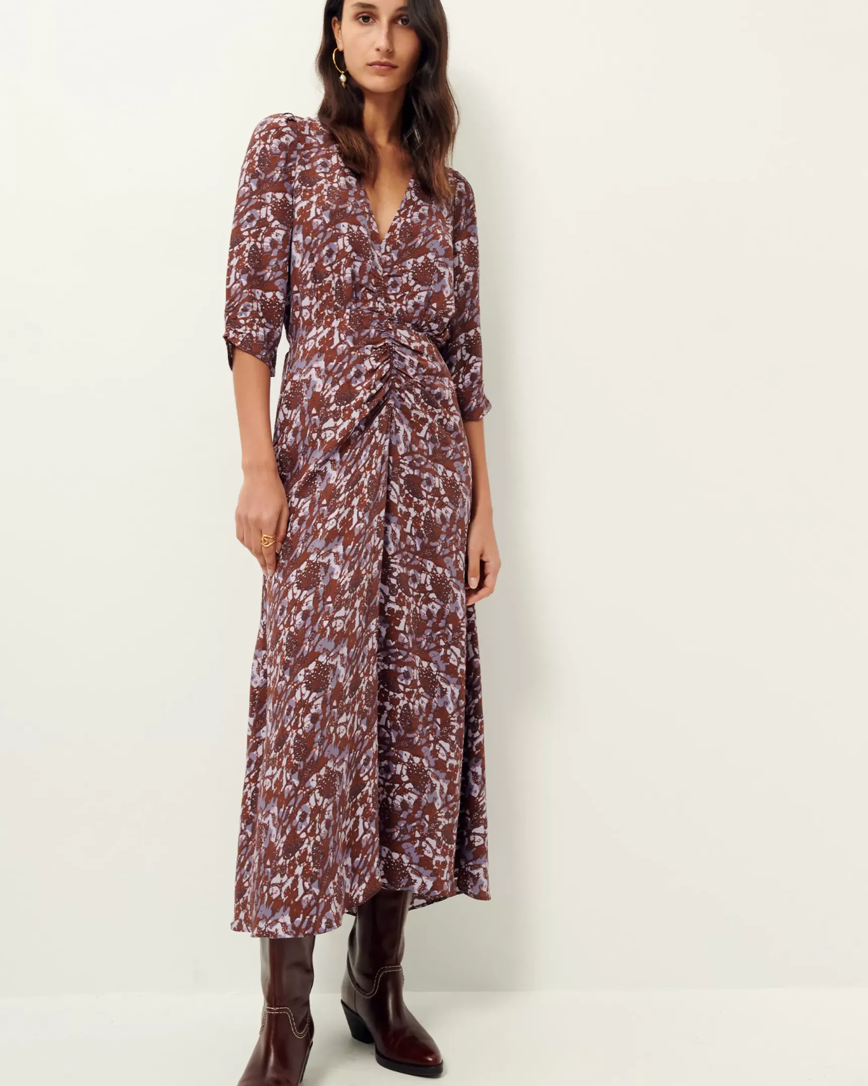Sale Nylia v Robes