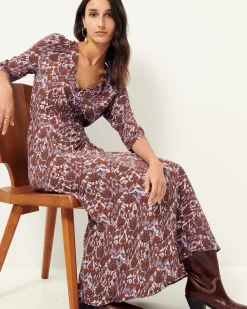 Sale Nylia v Robes